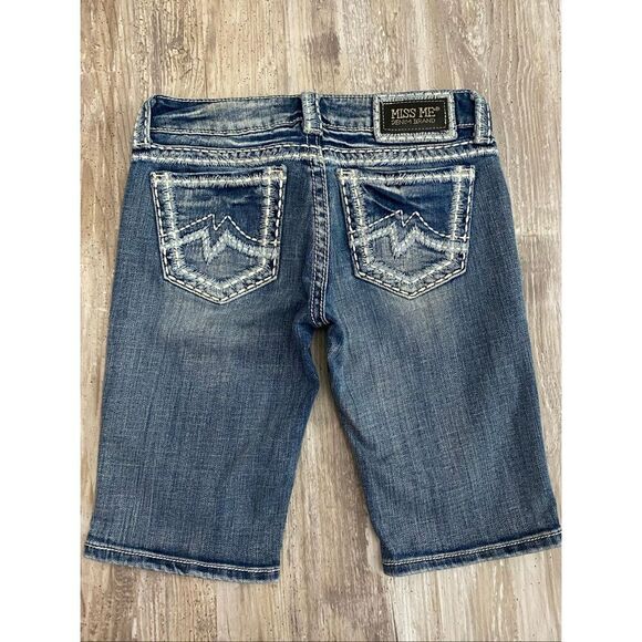 Miss Me Denim Sunny Bermuda Jean Shorts Low Rise Embroidered Women’s Sz 27 - Picture 4 of 5